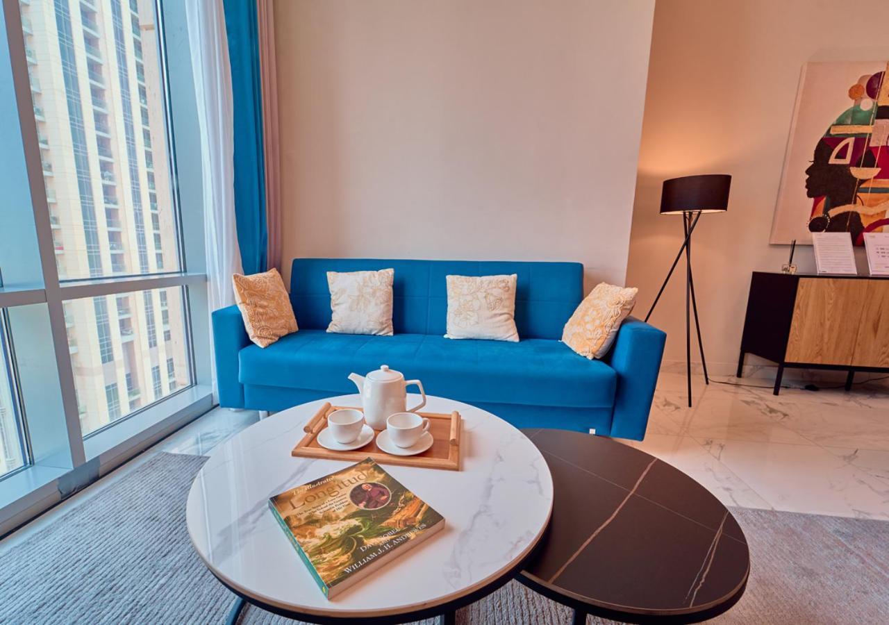 Apartment Spacious 1br In Habtoor With Canal Views & Close To Mall