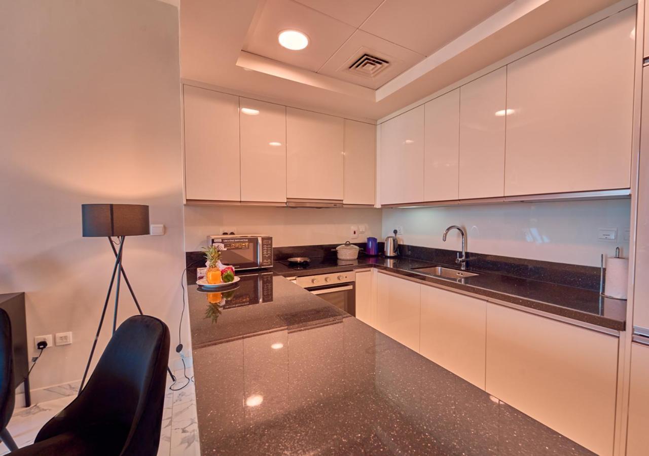 Spacious 1br In Habtoor With Canal Views & Close To Mall Apartment *