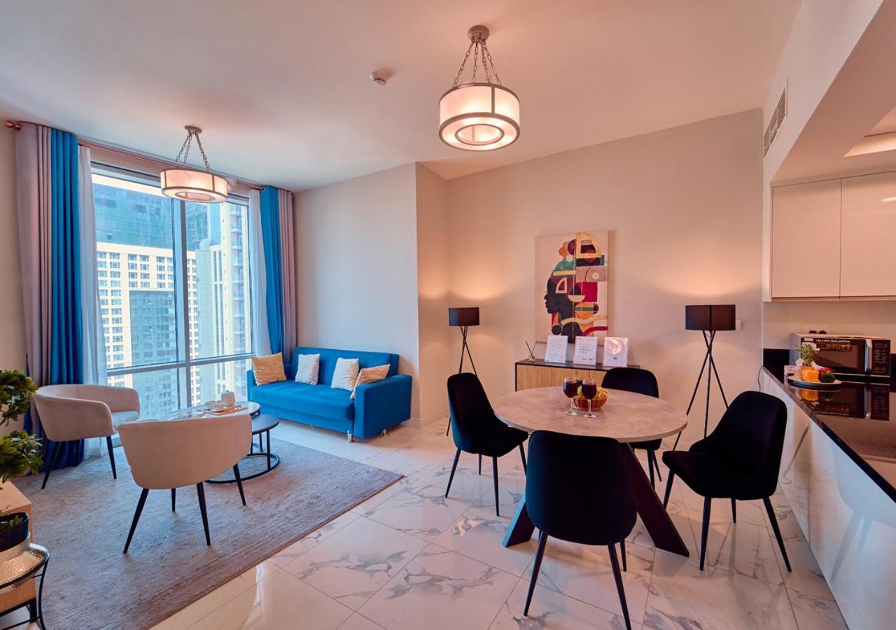 Apartment Spacious 1br In Habtoor With Canal Views & Close To Mall *