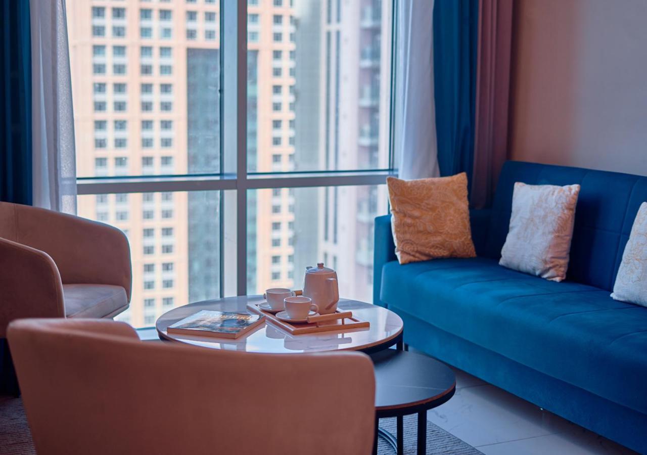 Apartment Spacious 1br In Habtoor With Canal Views & Close To Mall