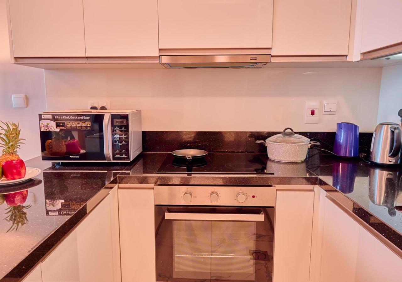 Spacious 1br In Habtoor With Canal Views & Close To Mall Apartment *
