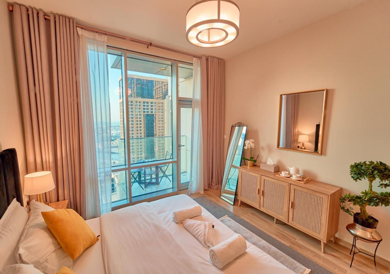 Apartment Spacious 1br In Habtoor With Canal Views & Close To Mall Dubai