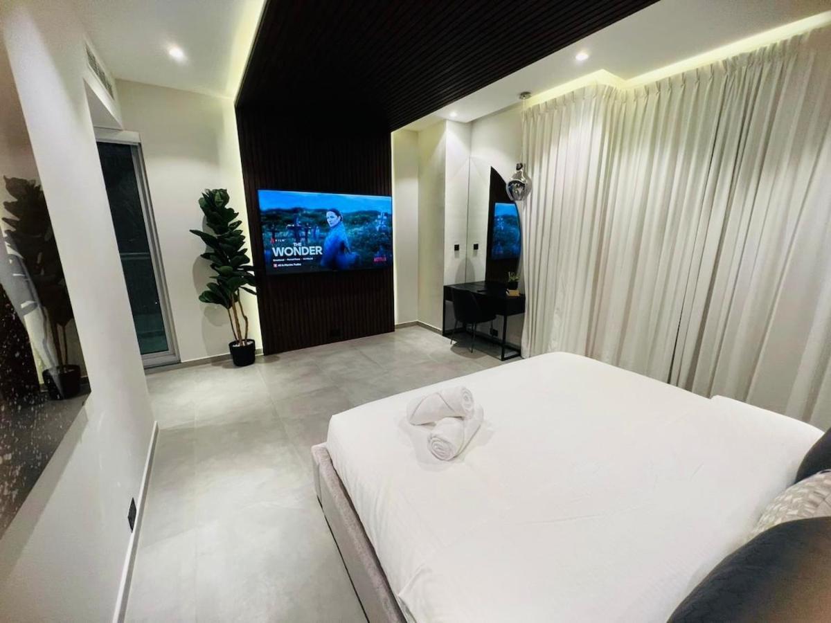Ultimate 5br Luxury I 2500 Sqf I Burj Inner Circle * Dubai