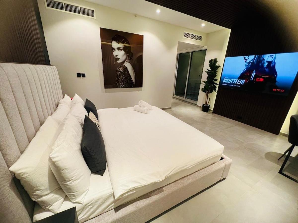 Ultimate 5br Luxury I 2500 Sqf I Burj Inner Circle * Dubai