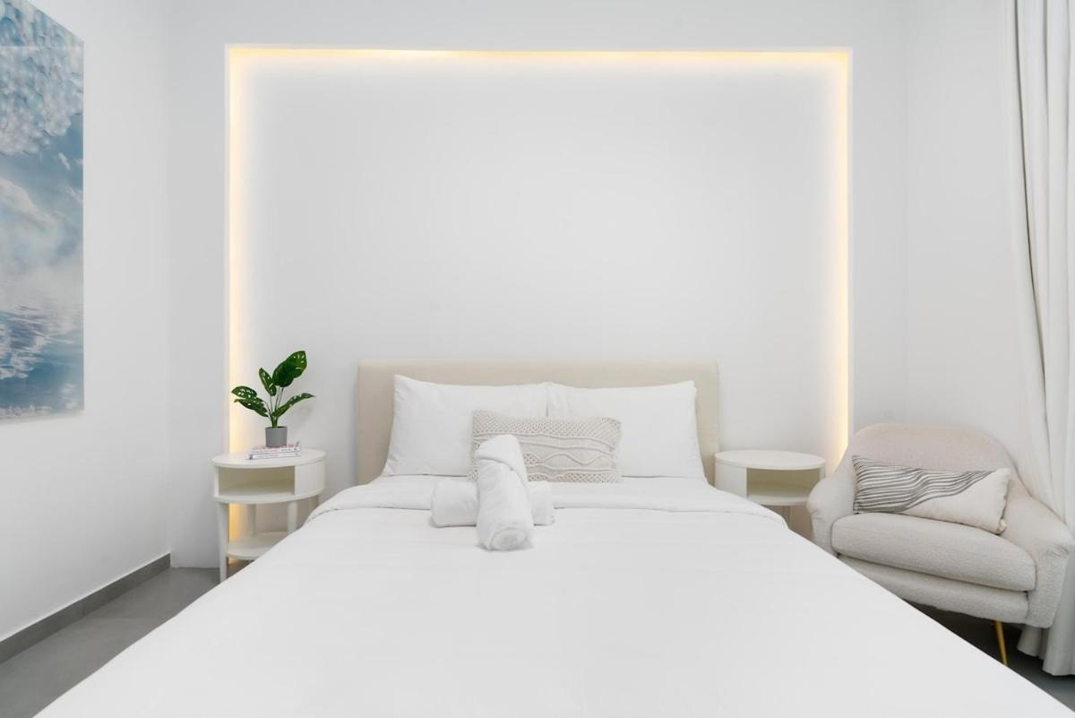 Apartment Ultimate 5br Luxury I 2500 Sqf I Burj Inner Circle Dubai