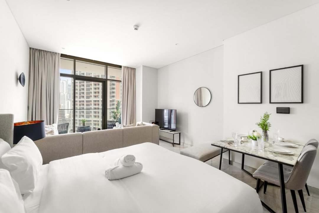 Apartment Luxury Living In Peninsula Five With Skyline View And Amazing Pool *