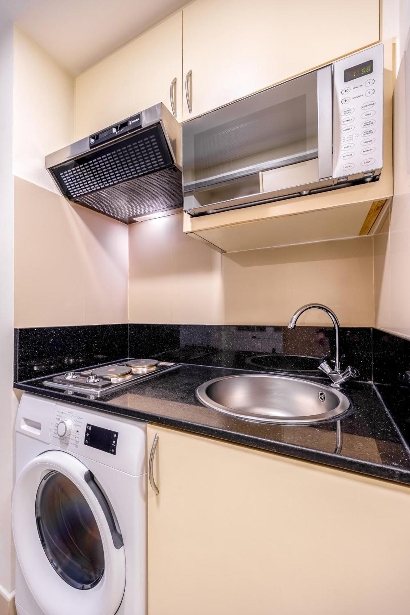 Golden Sands Bur Aparthotel Dubai