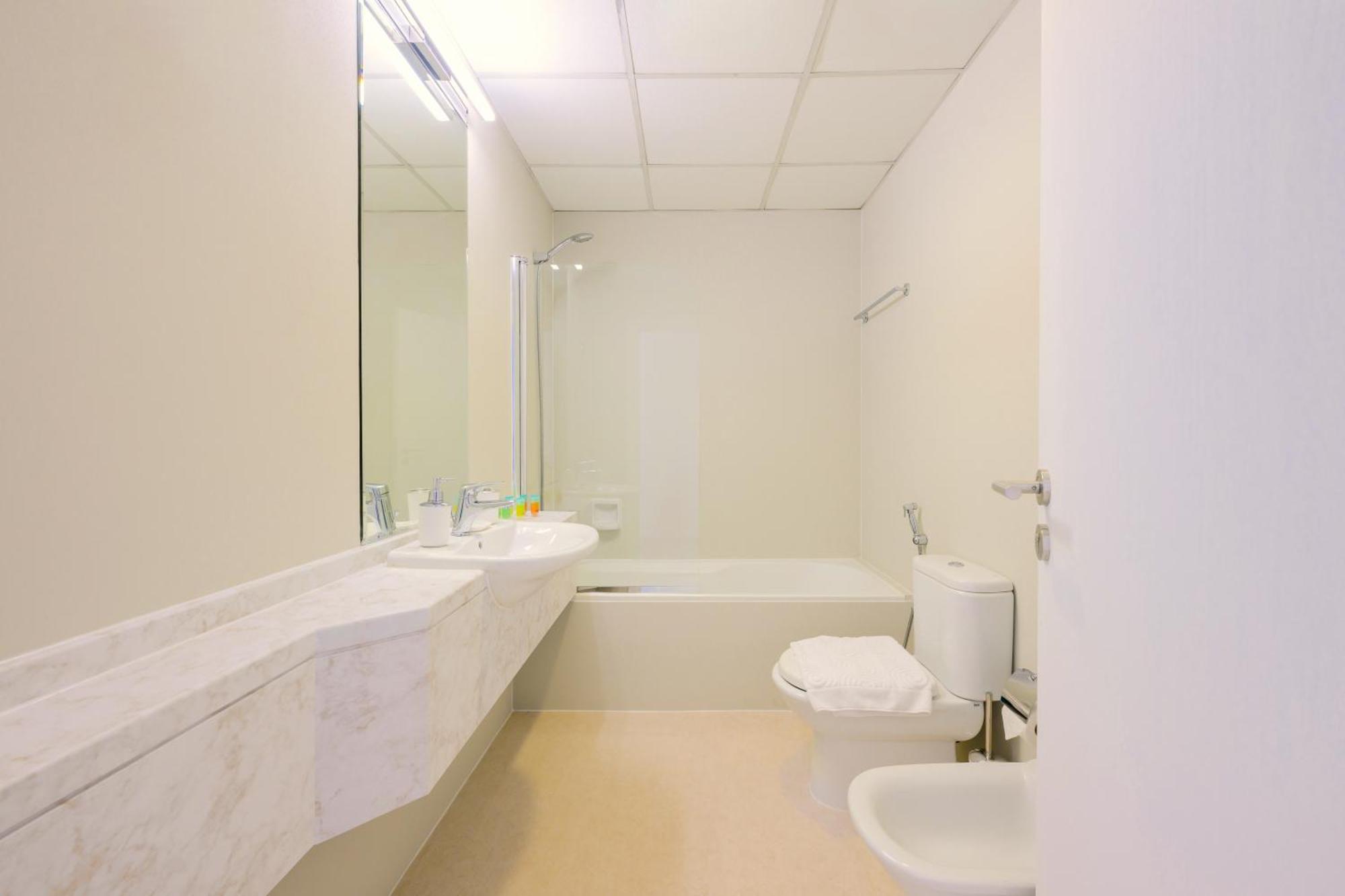 Lovely 1br In Scala Tower With Canal & Burj View