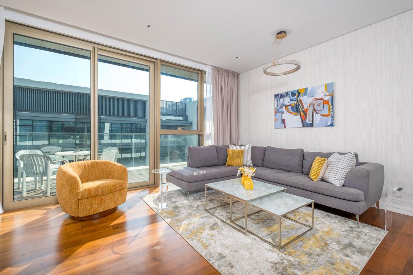 Apartment Lush 2 & Half Br In Walk With Burj Khalifa View *