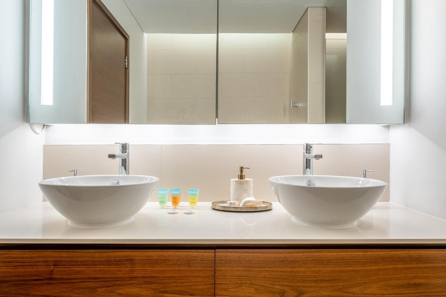 Apartment Lush 2 & Half Br In Walk With Burj Khalifa View *