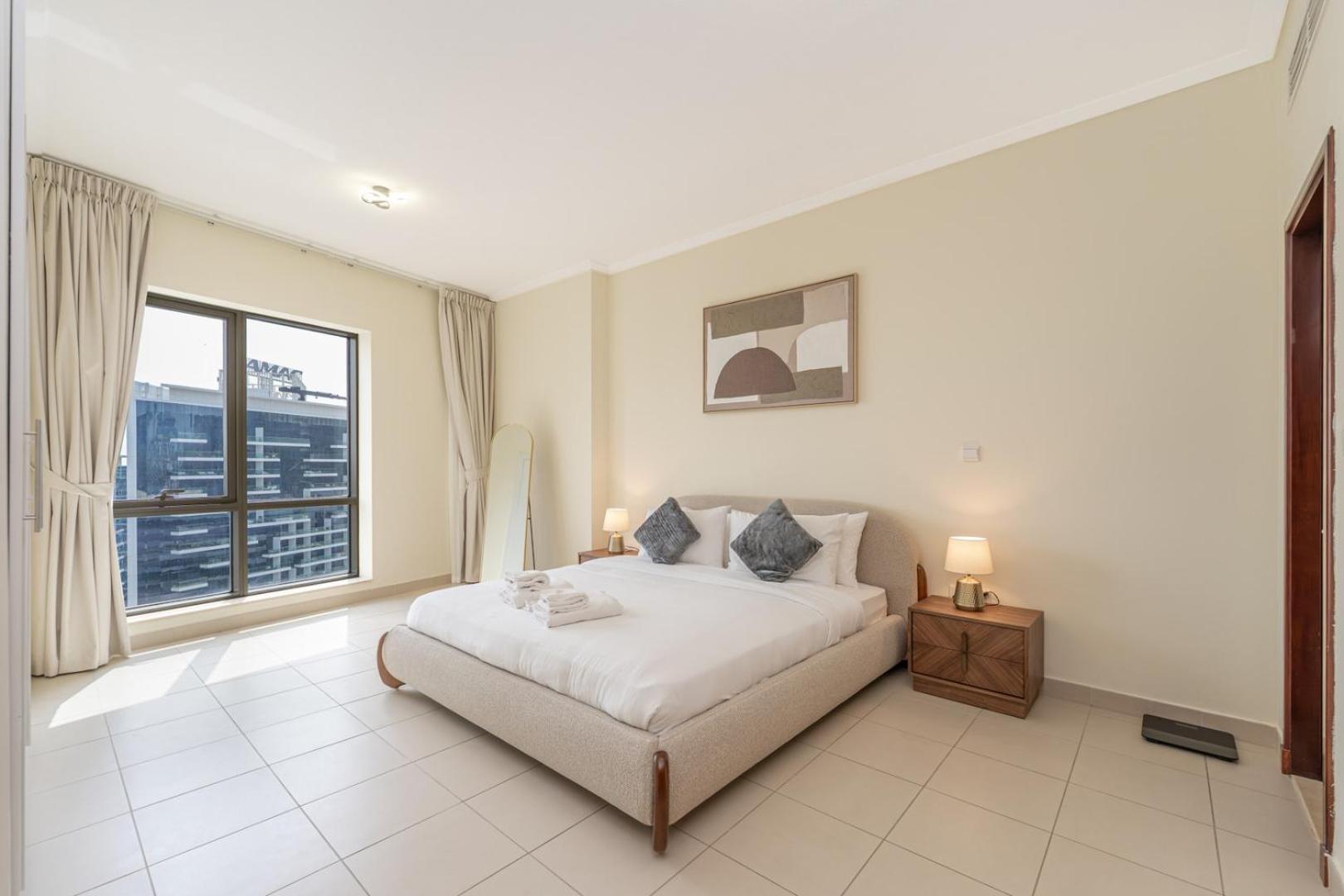 Exquisite Living I Skyline View