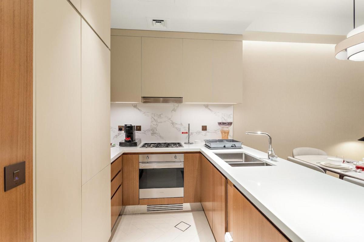 First Class 2br Luxury Urban Getaway Apartment Dubai