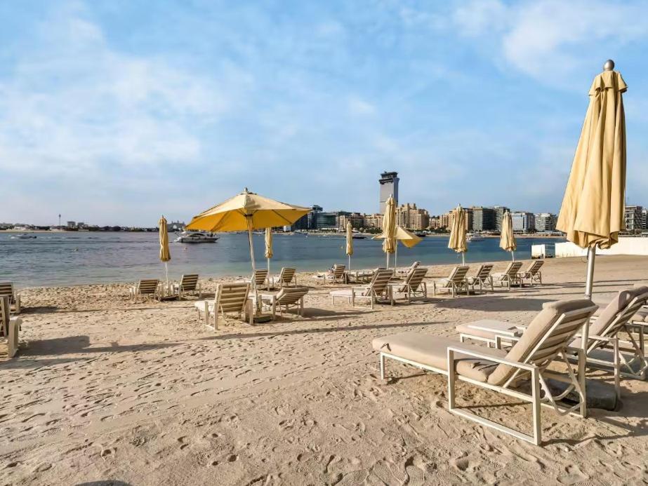 Homes & Beyond I Pristine 2br With Waterfront View *