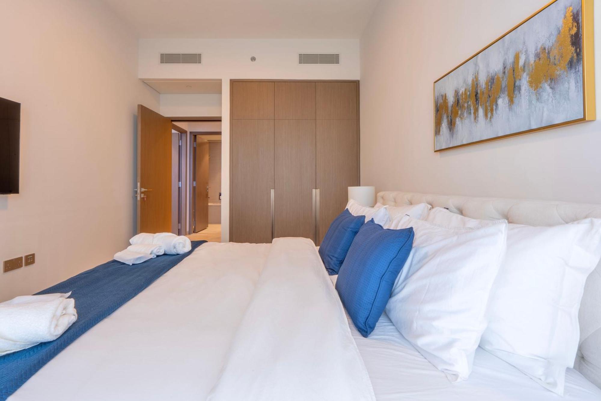 Downtown Luxury - Full Burj Khalifa & Fountain Views - 5 Minutes Walk To Mall Apartment Dubai