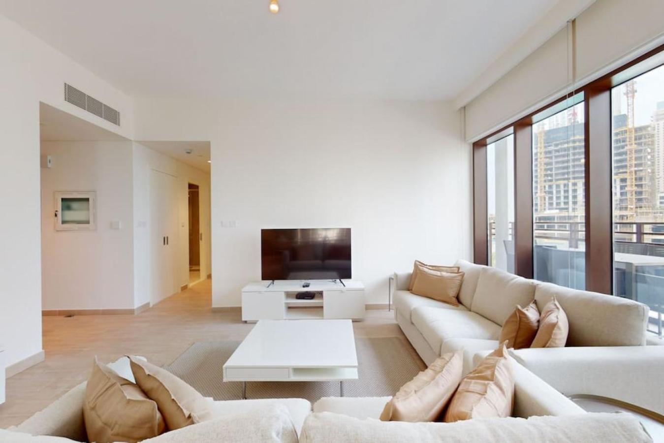 Sunset At Creek - Exquisite Two Bedroom Apartment *