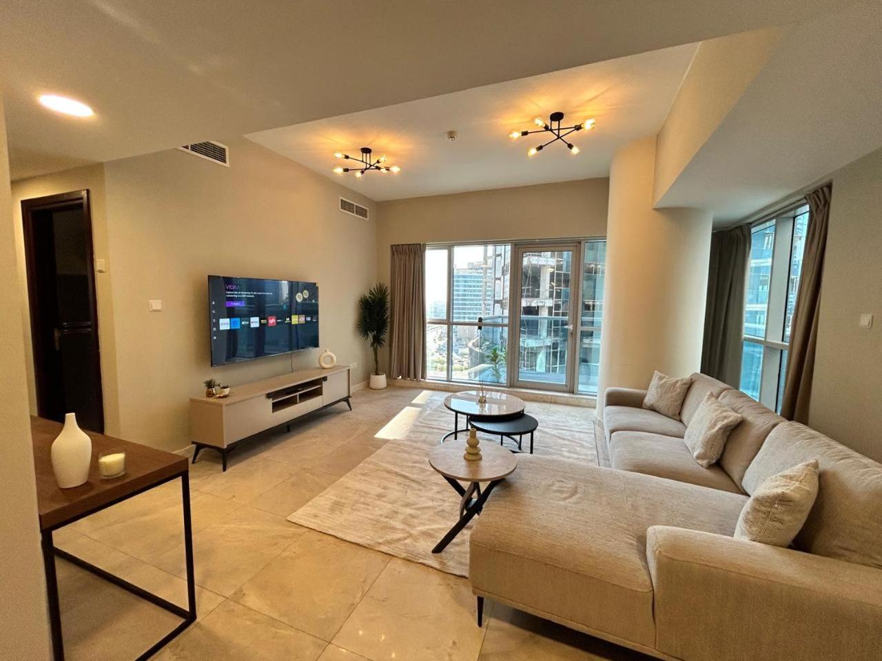 Spacious 1bhk Apartment, Near Centre Apartment *