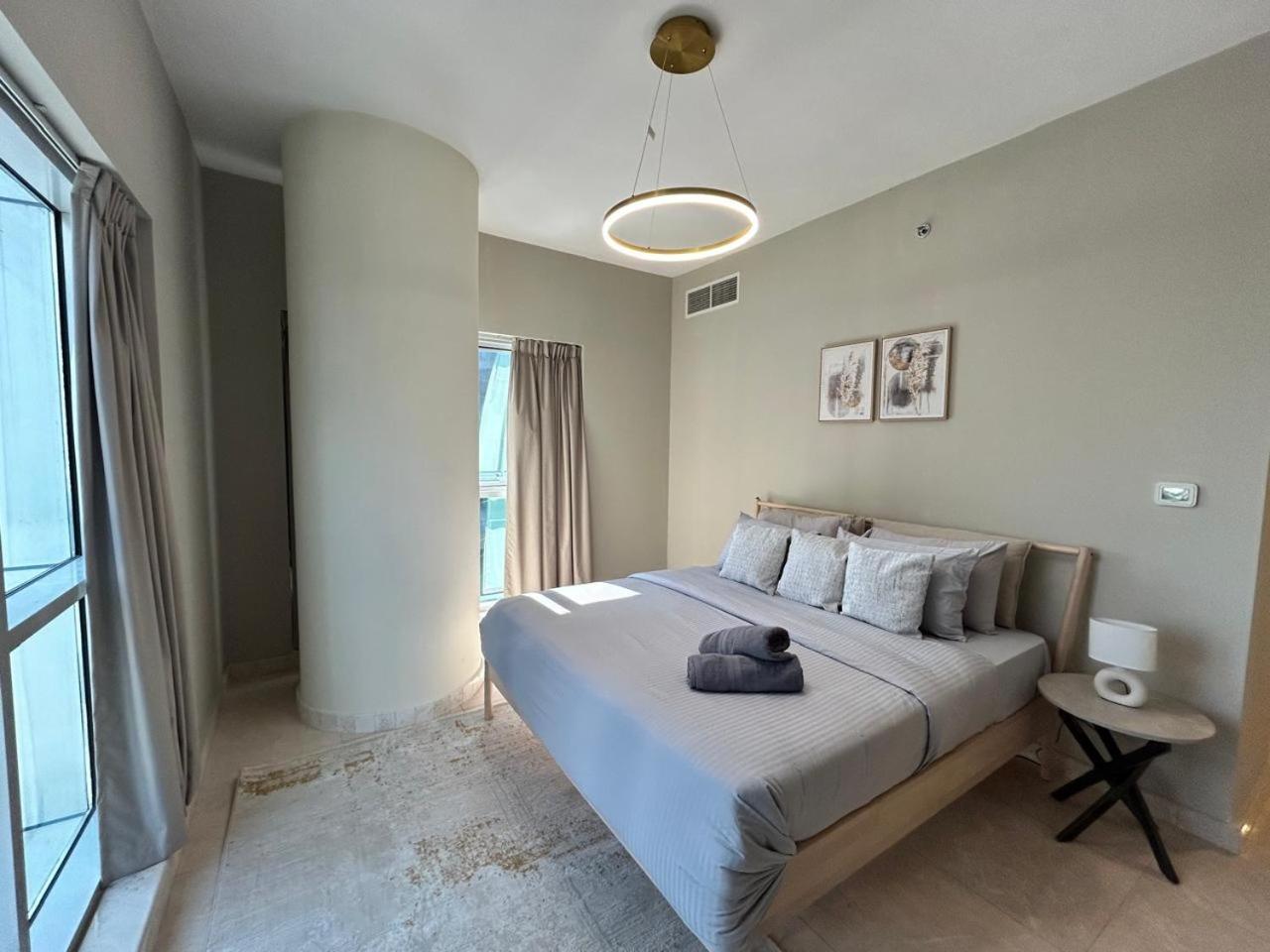 Spacious 1bhk Apartment, Near Centre * Dubai
