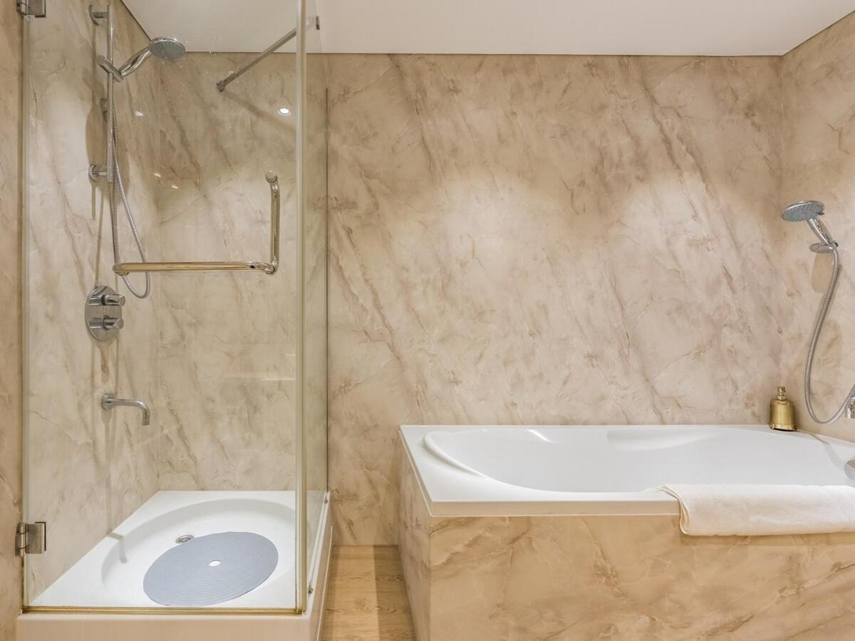Luxury Spacious In The Iconic Park Towers Apartment *