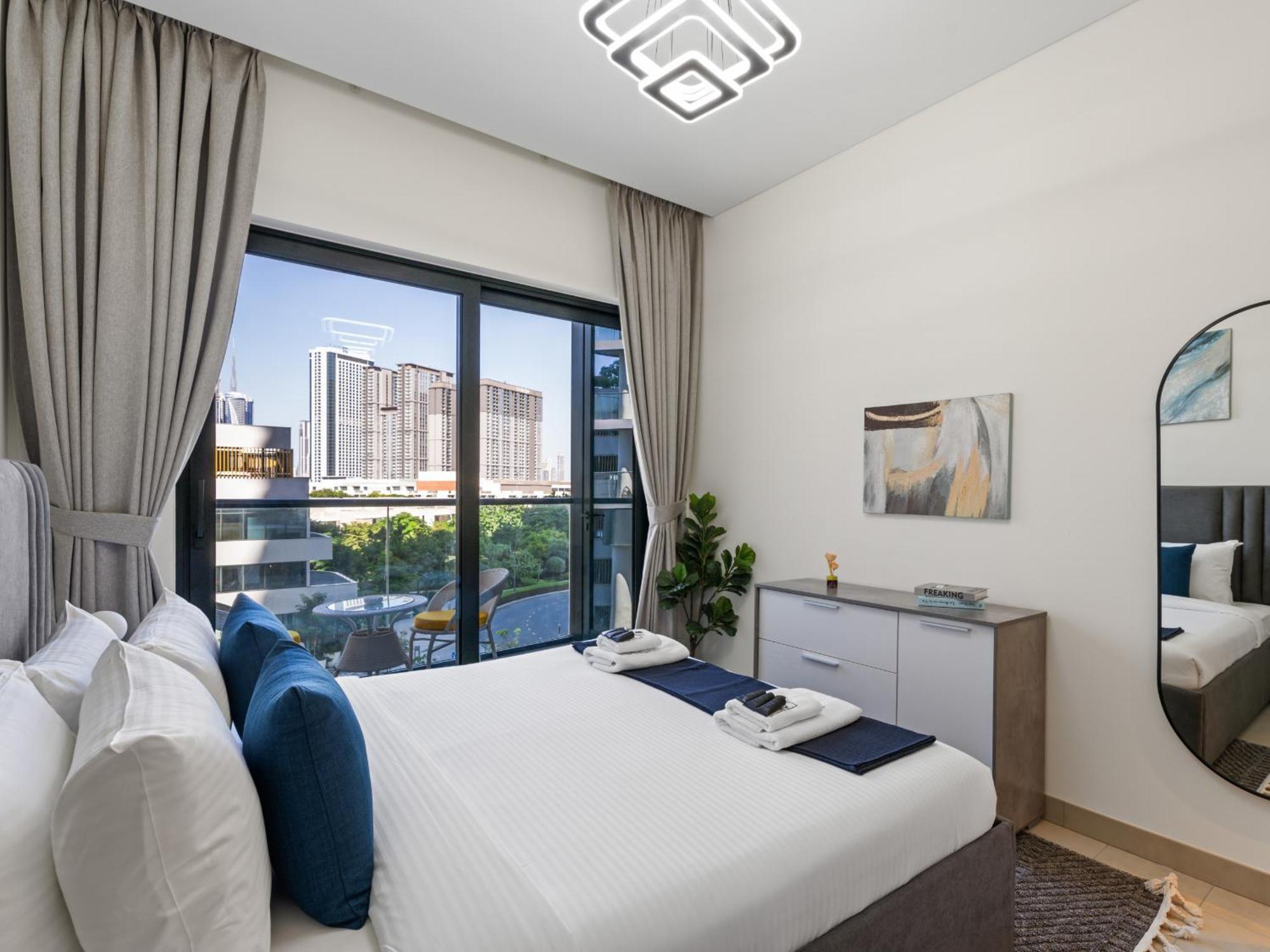 Apartment Luxury 1br Featuring Guest & Study Room-sobha Waves *