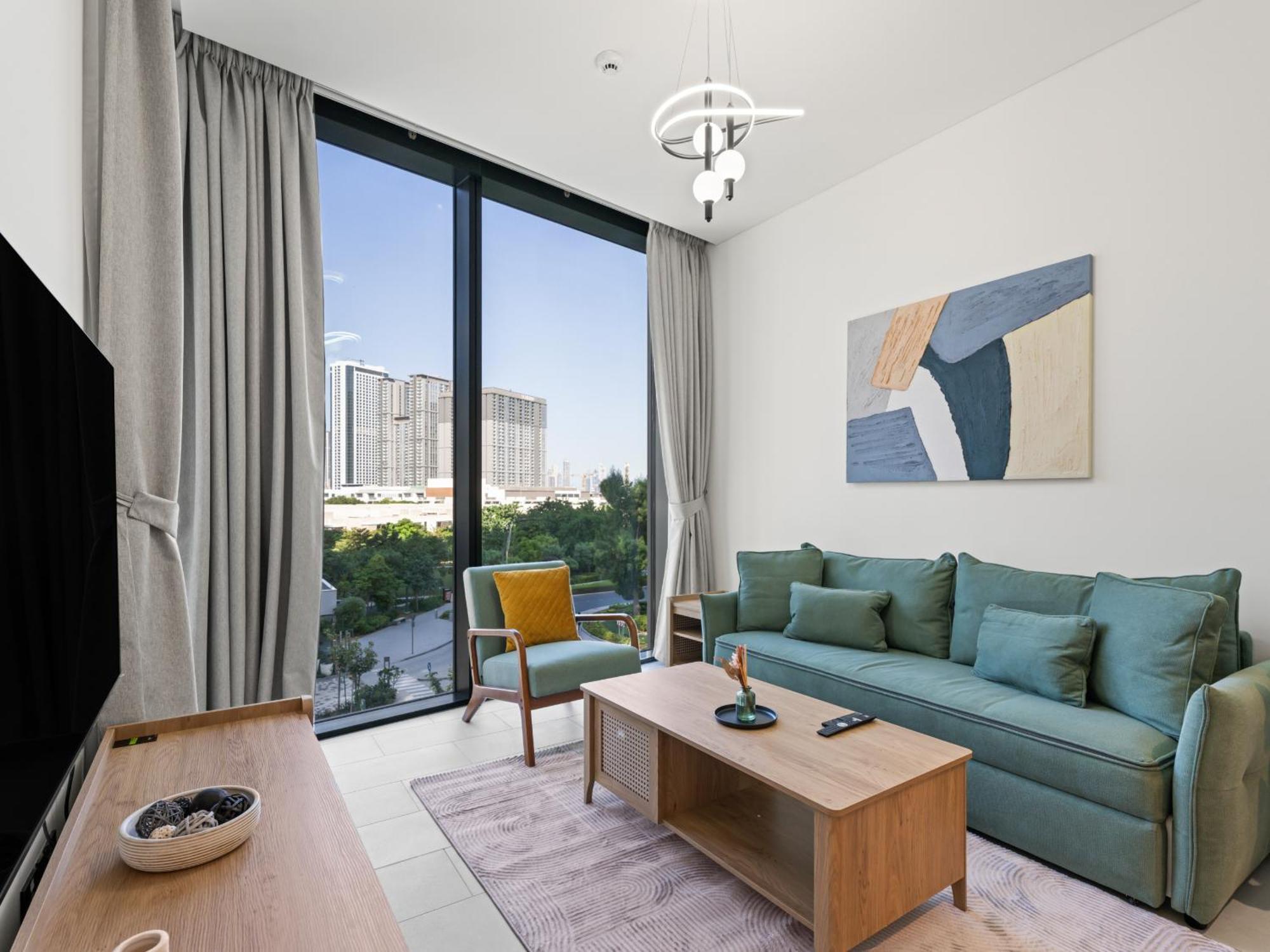 Apartment Luxury 1br Featuring Guest & Study Room-sobha Waves *
