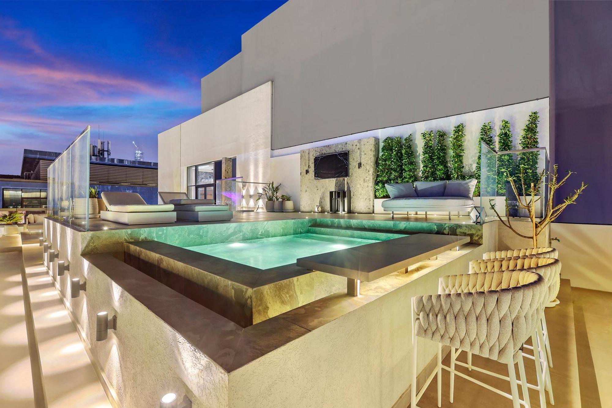 First Class Penthouse Elegance Meets Luxury Apartment *