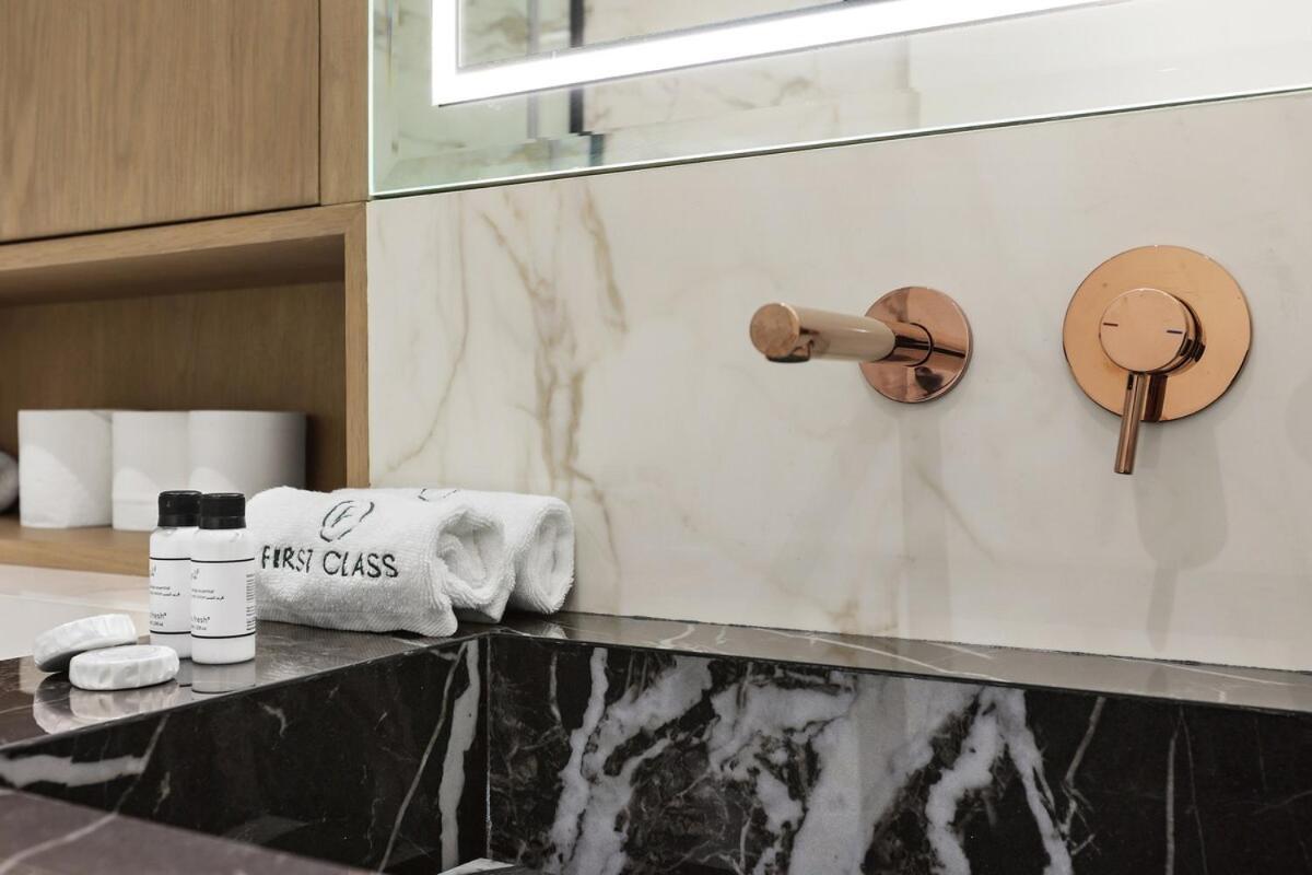 First Class Penthouse Elegance Meets Luxury Apartment *