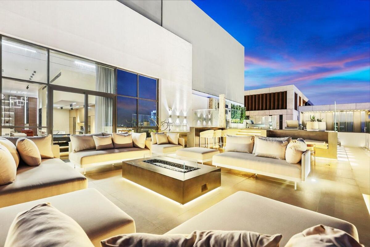 First Class Penthouse Elegance Meets Luxury Apartment *