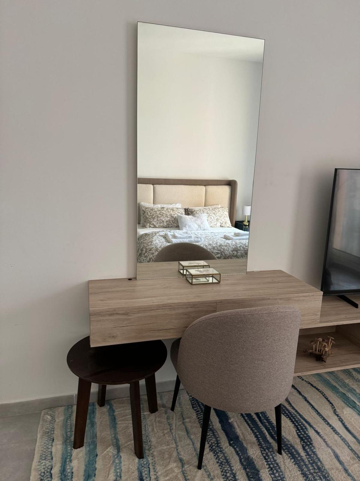Apartment Fully Equipped Prime Location With Pool & Gym Dubai