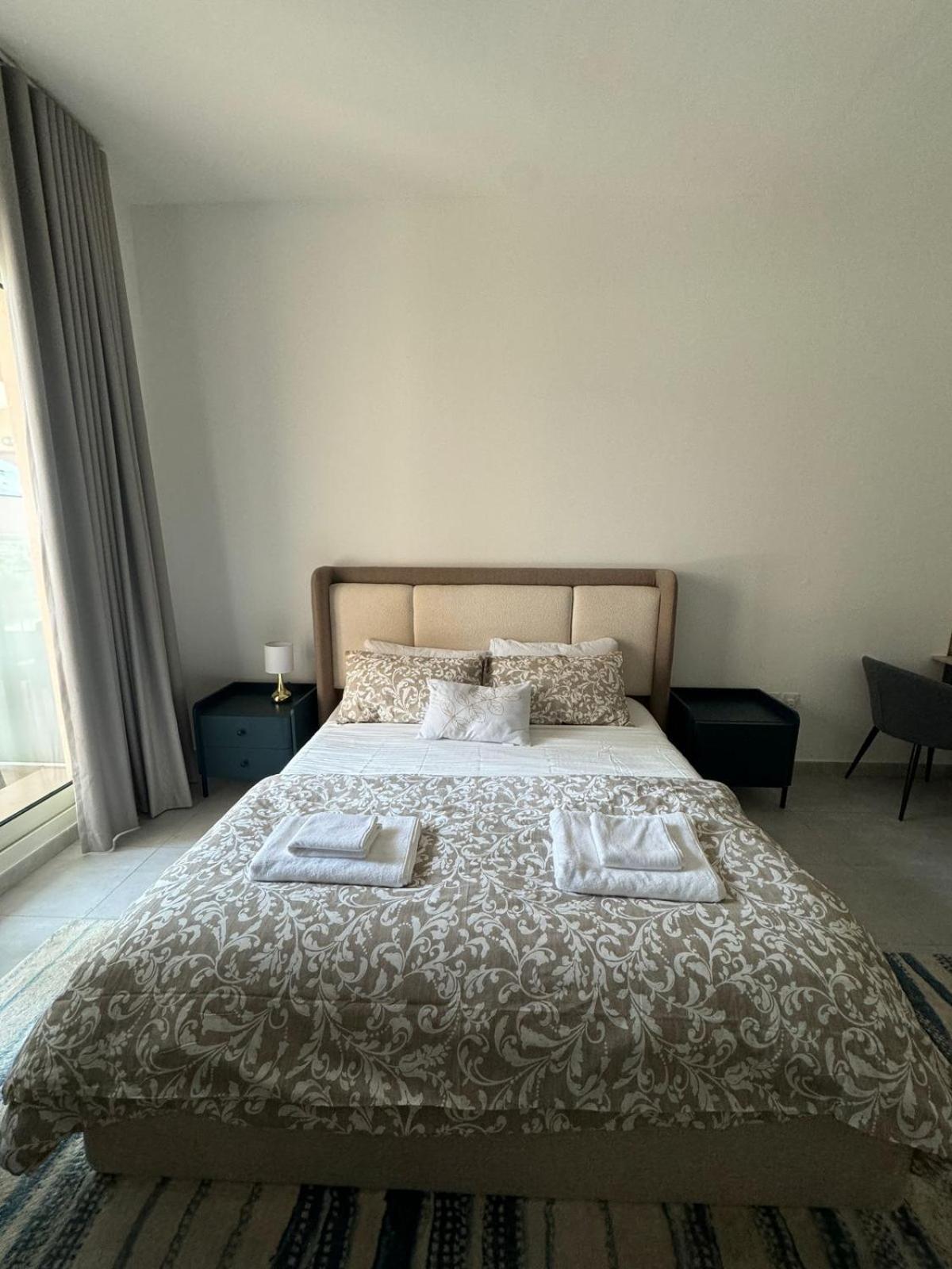 Apartment Fully Equipped Prime Location With Pool & Gym Dubai