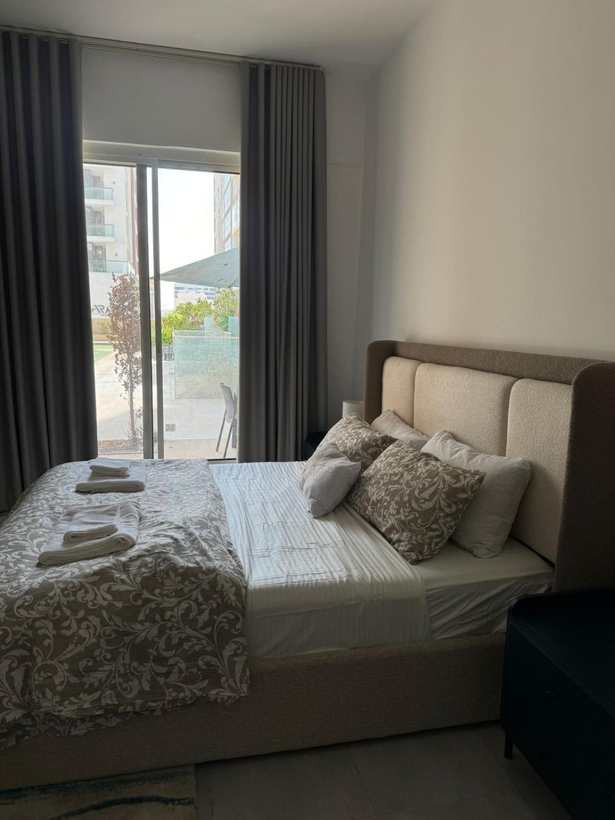 Fully Equipped Prime Location With Pool & Gym * Dubai