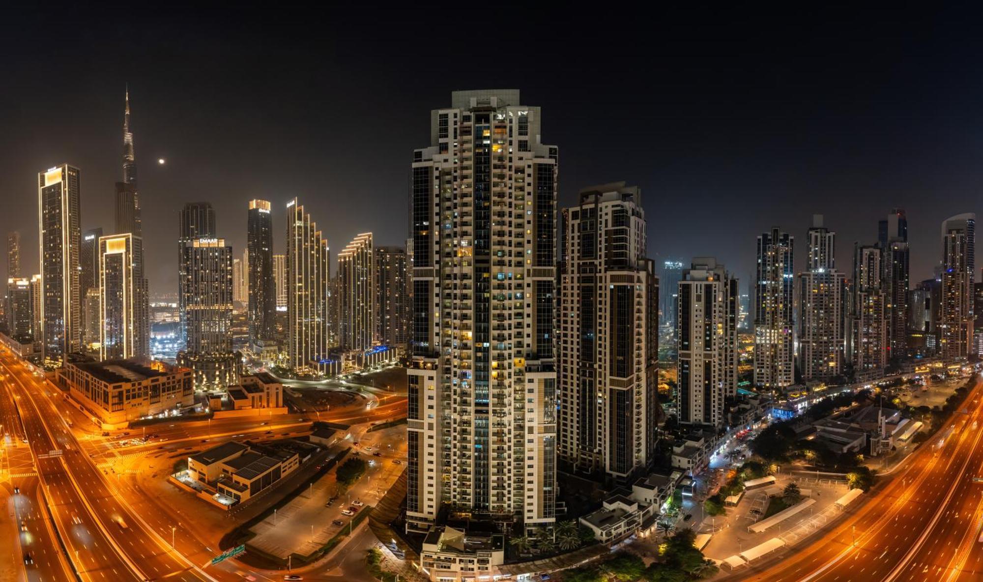 Stunning Burj View - High Infinity Pool - Cozy 2br *