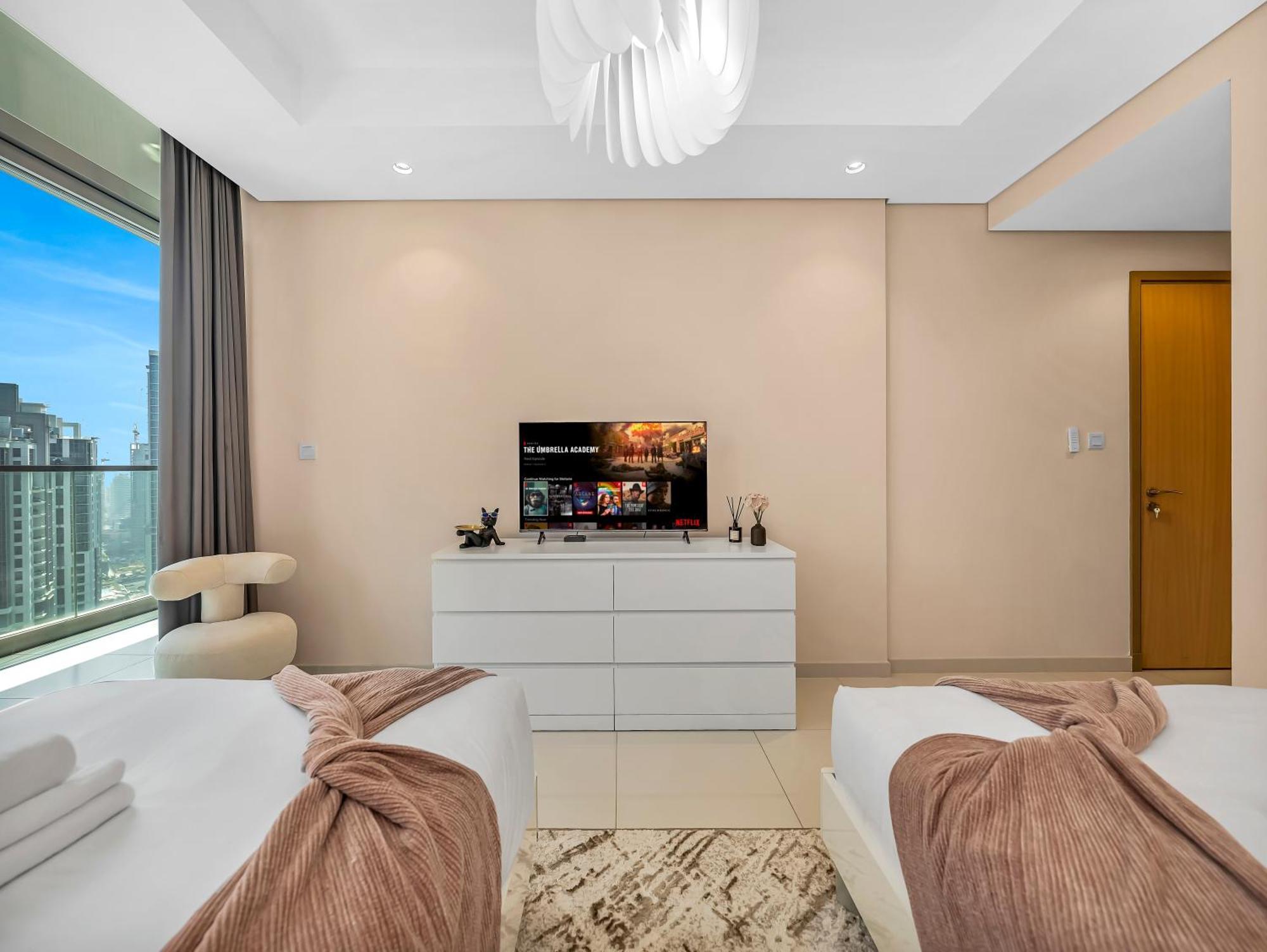 Apartment Stunning Burj View - High Infinity Pool - Cozy 2br