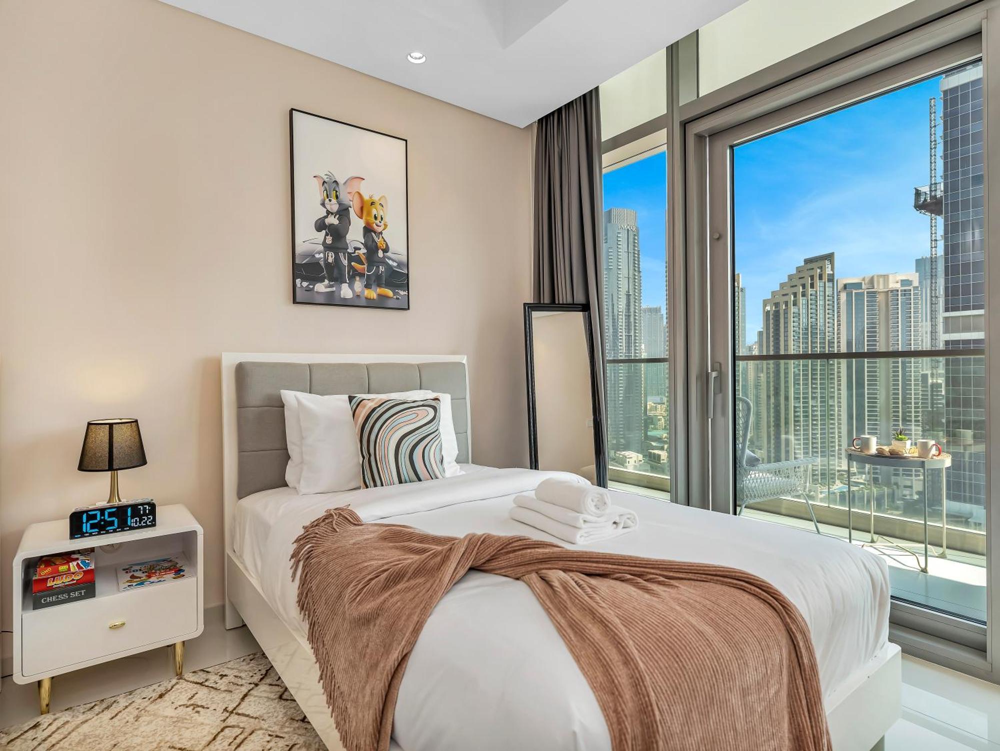 Stunning Burj View - High Infinity Pool - Cozy 2br