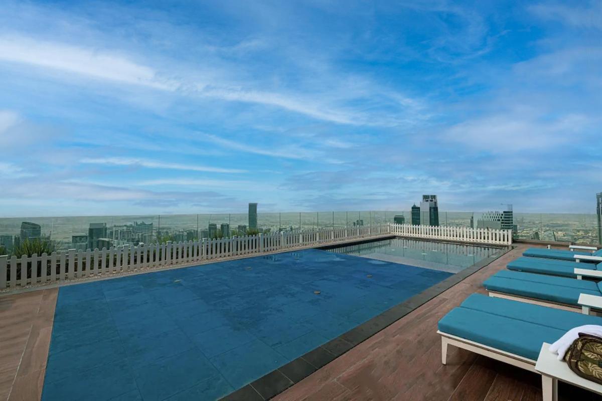 Apartment Stunning Burj View - High Infinity Pool - Cozy 2br *