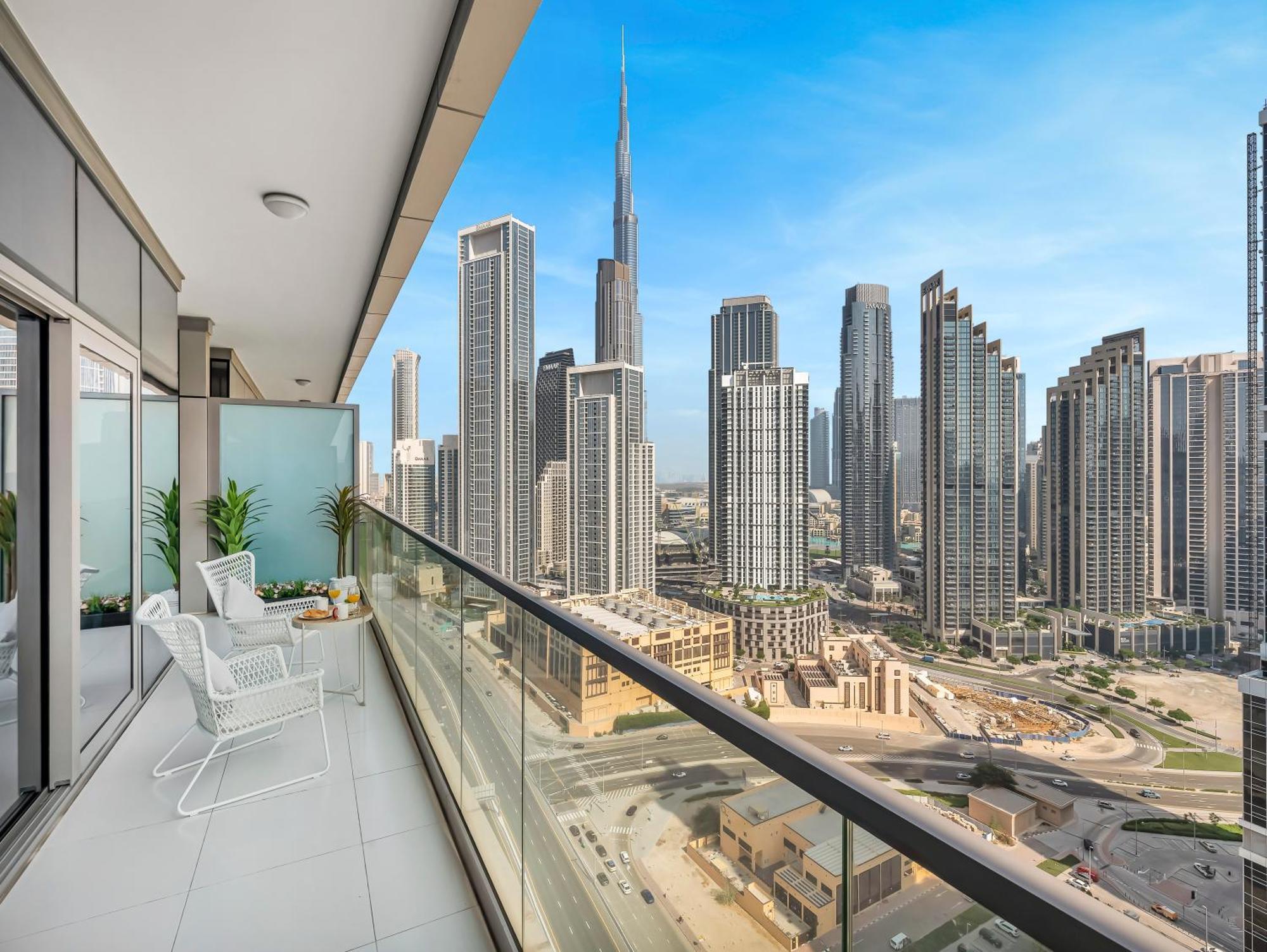 Stunning Burj View - High Infinity Pool - Cozy 2br *