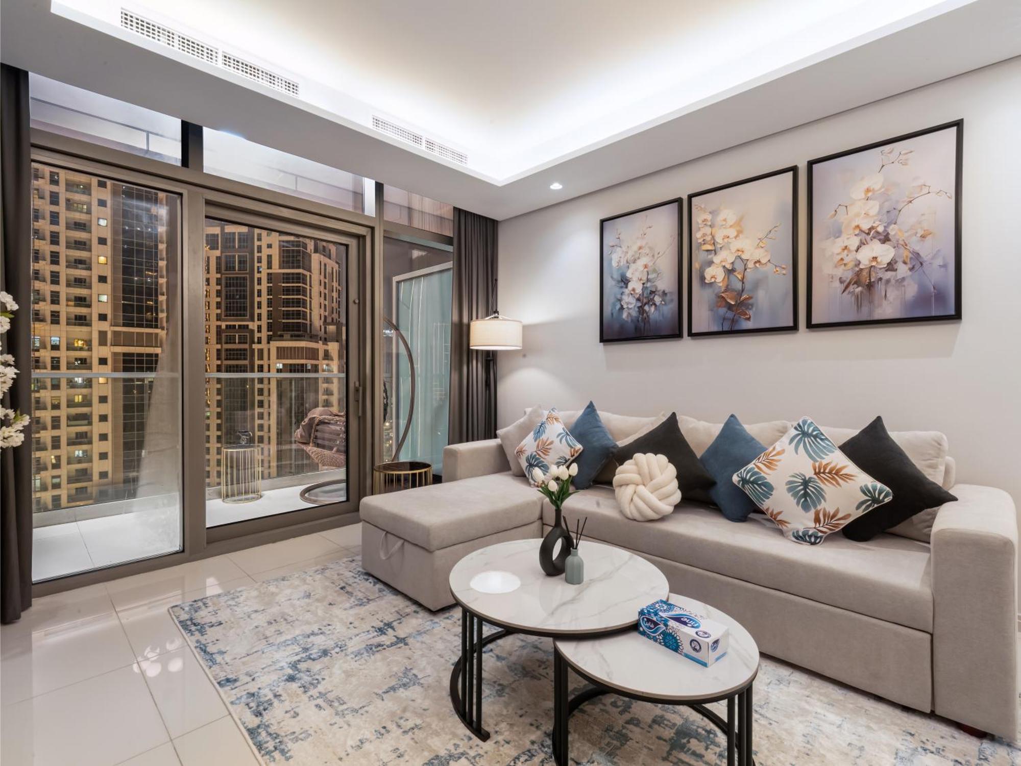Apartment Stunning Burj View - High Infinity Pool - Cozy 2br *