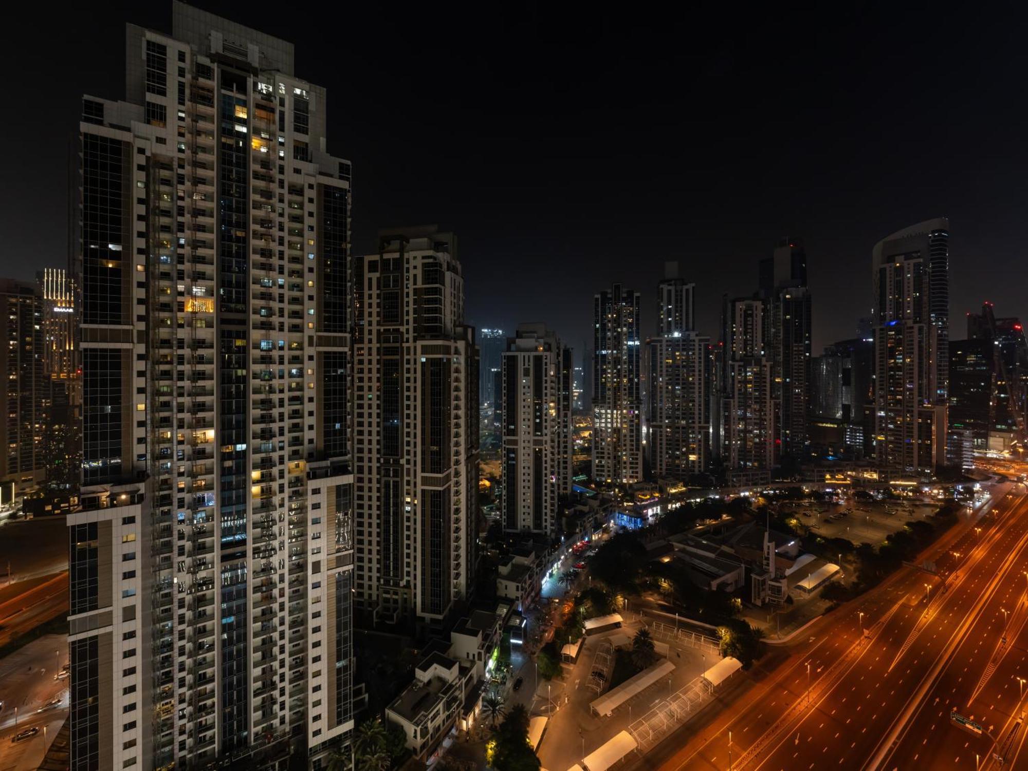 Stunning Burj View - High Infinity Pool - Cozy 2br *