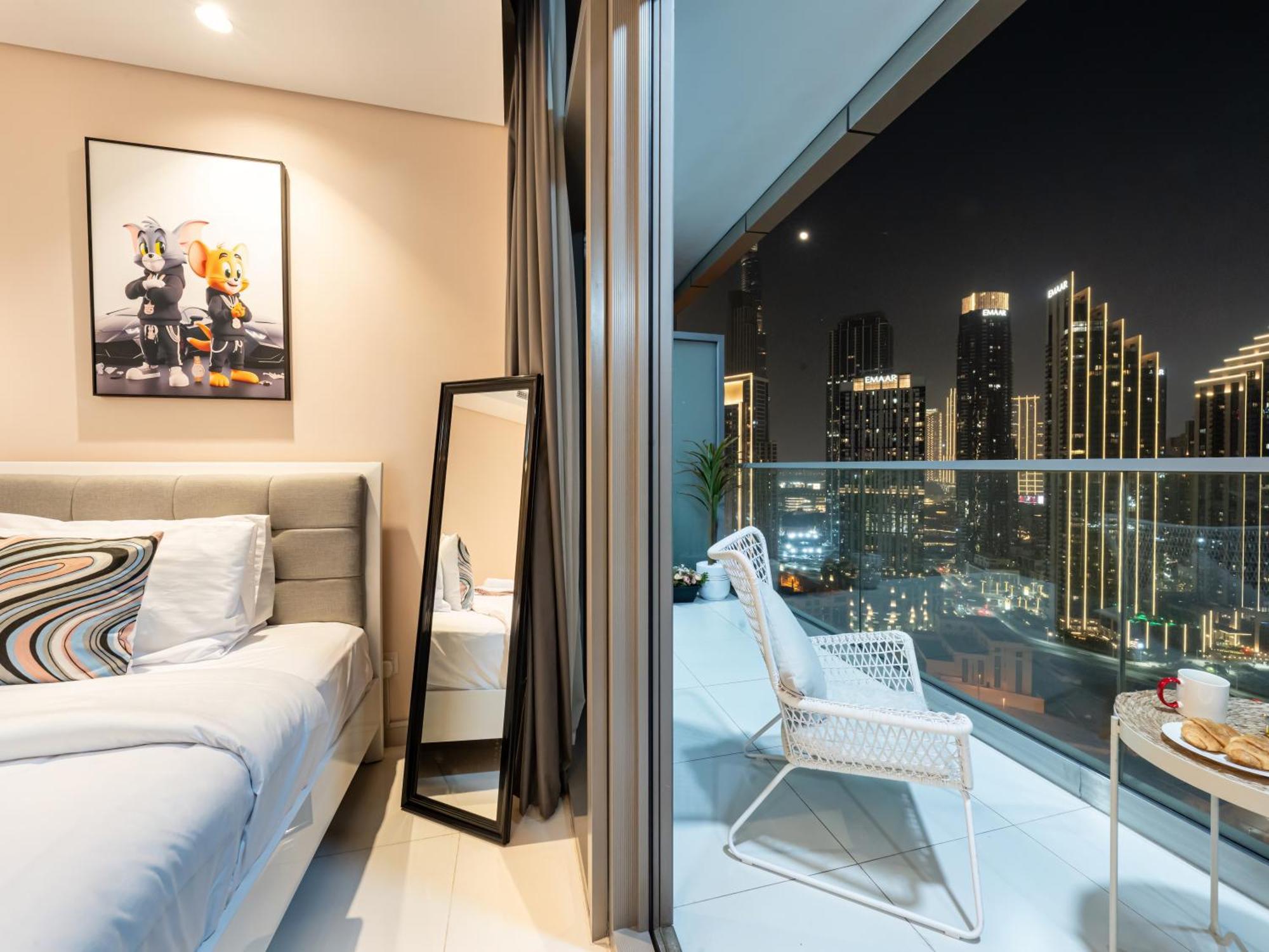 Apartment Stunning Burj View - High Infinity Pool - Cozy 2br Dubai