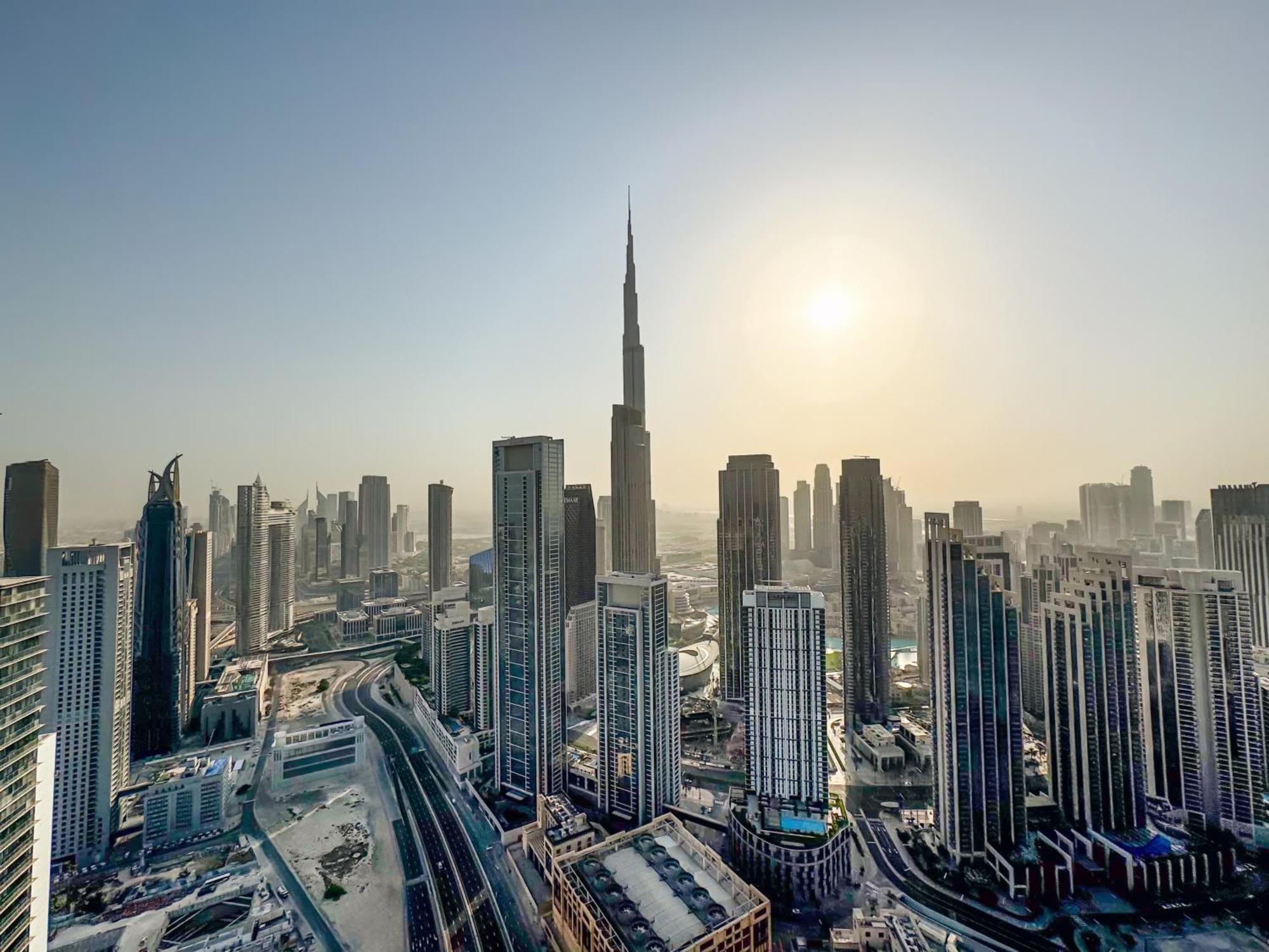 Stunning Burj View - High Infinity Pool - Cozy 2br Dubai