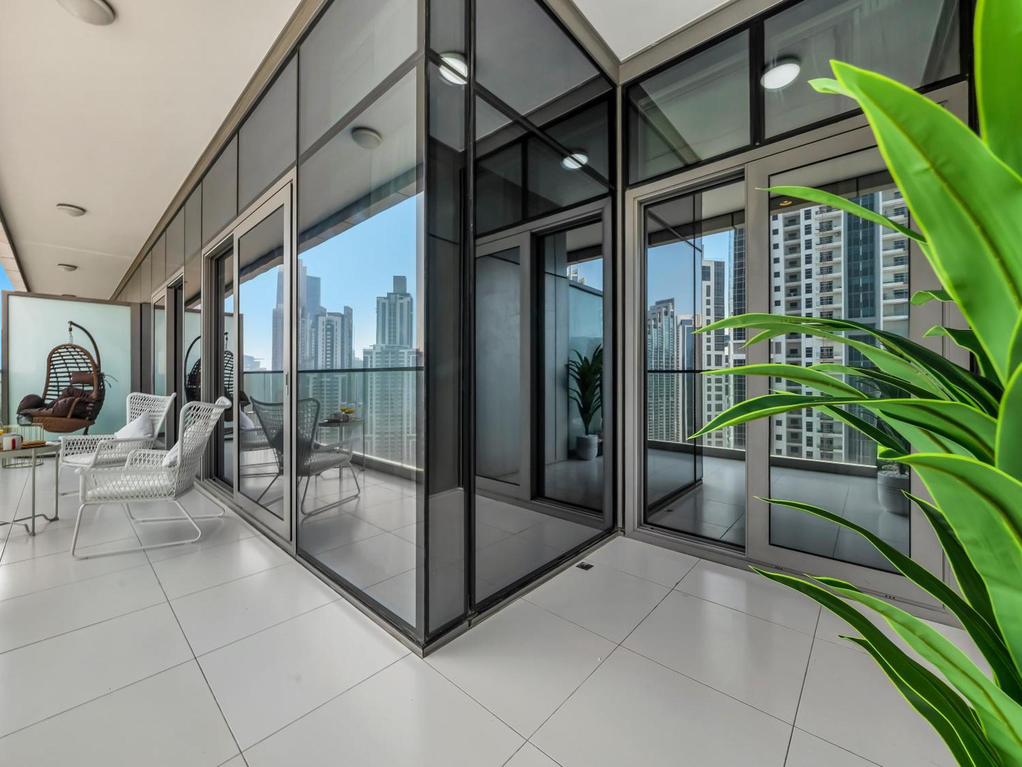 Apartment Stunning Burj View - High Infinity Pool - Cozy 2br *