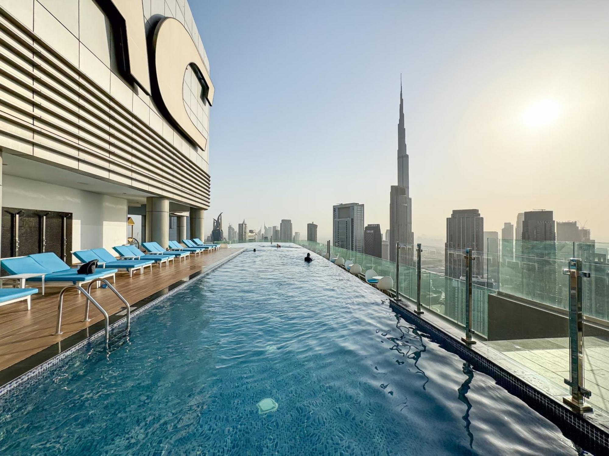 Apartment Stunning Burj View - High Infinity Pool - Cozy 2br