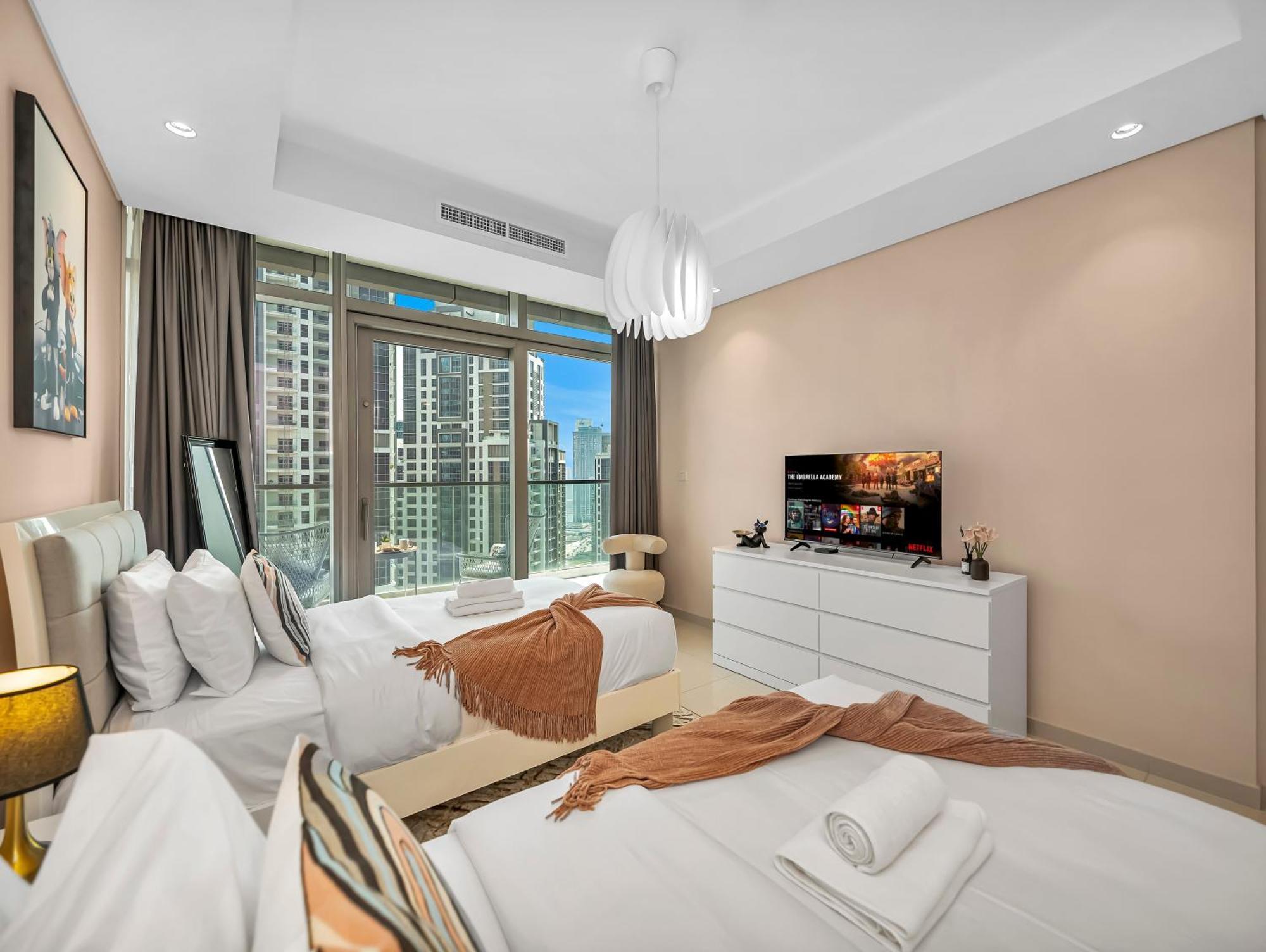 Stunning Burj View - High Infinity Pool - Cozy 2br *