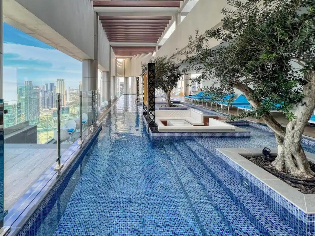 Apartment Stunning Burj View - High Infinity Pool - Cozy 2br