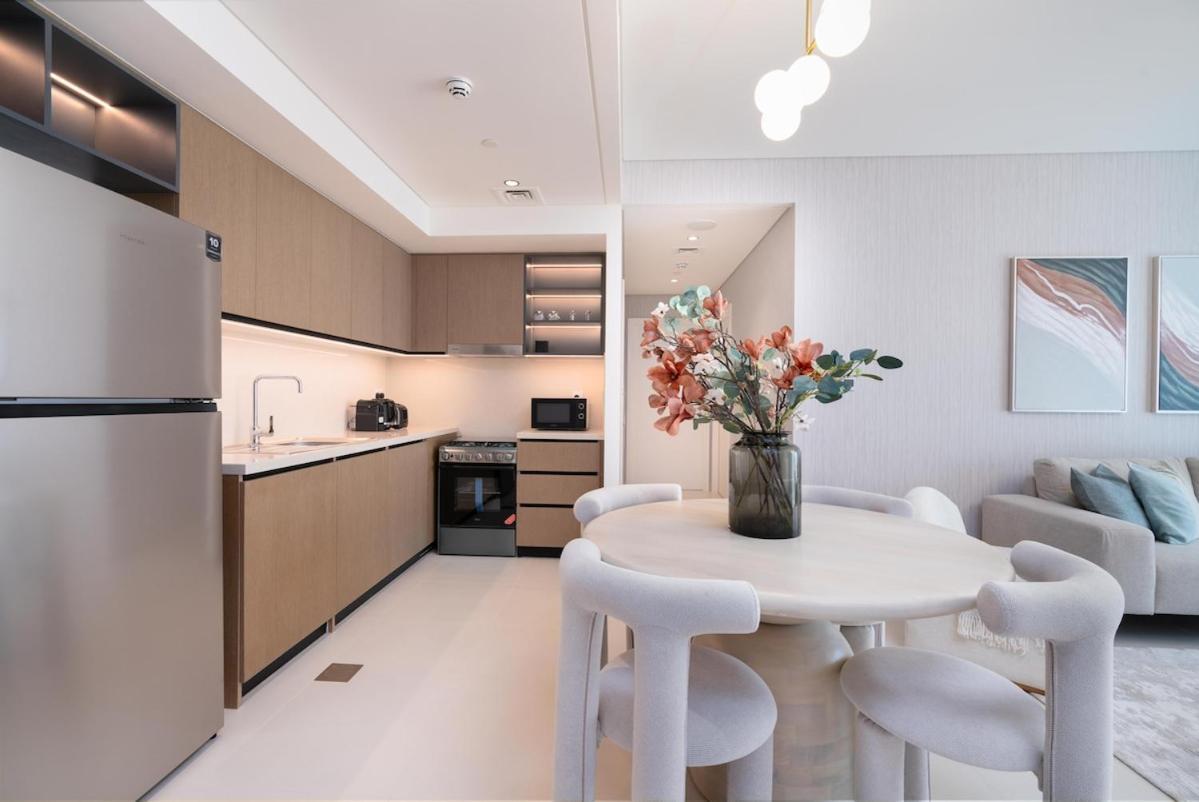 Luxury Furnished Unit In Downtown High Floor Apartment