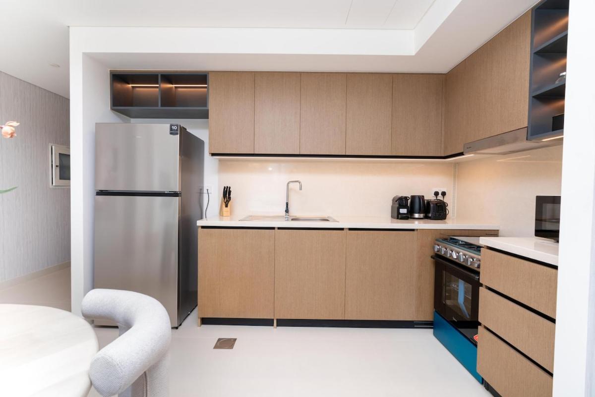Apartment Luxury Furnished Unit In Downtown High Floor *