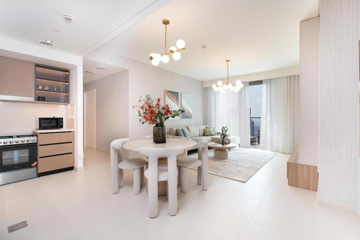 Luxury Furnished Unit In Downtown High Floor