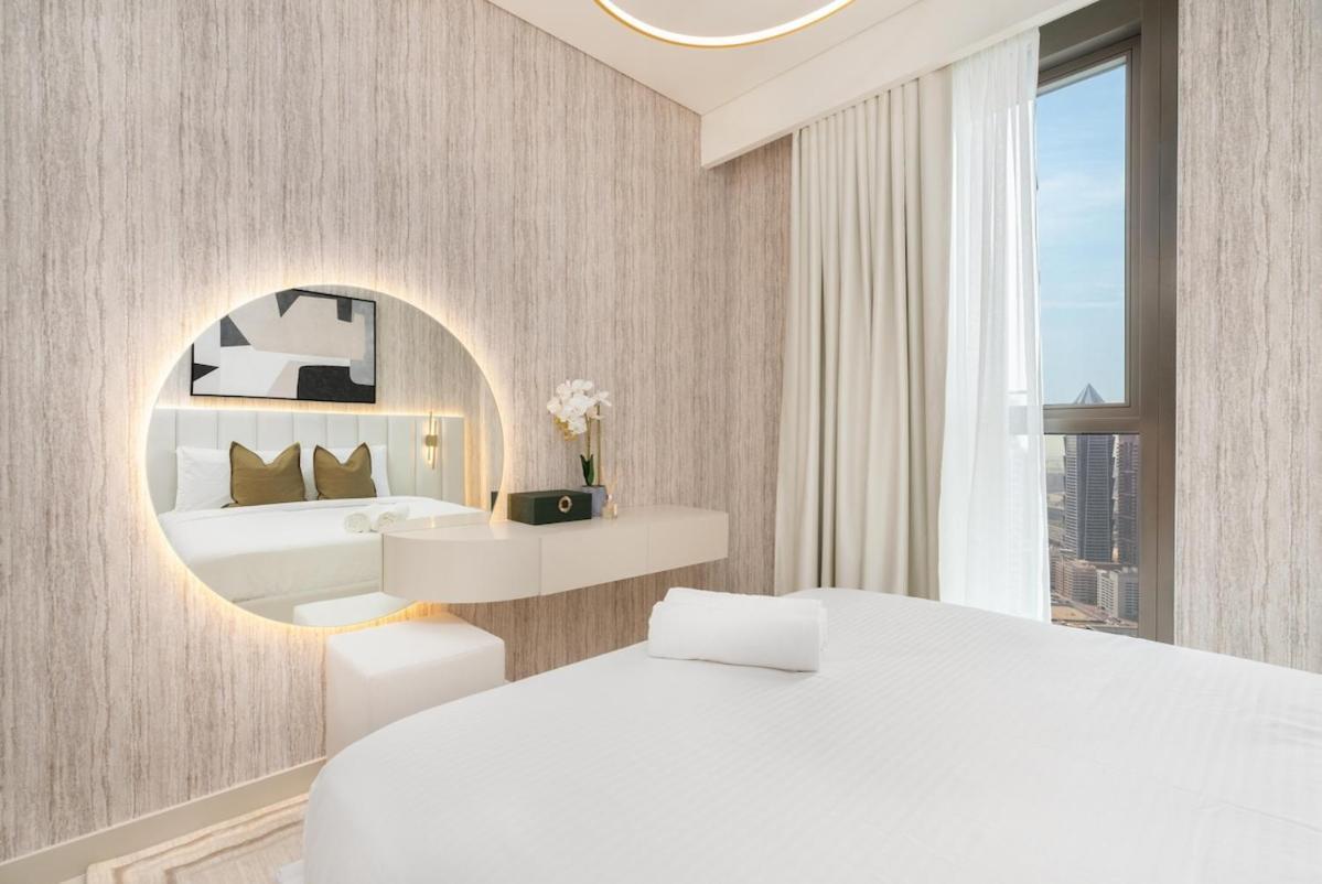 Luxury Furnished Unit In Downtown High Floor *