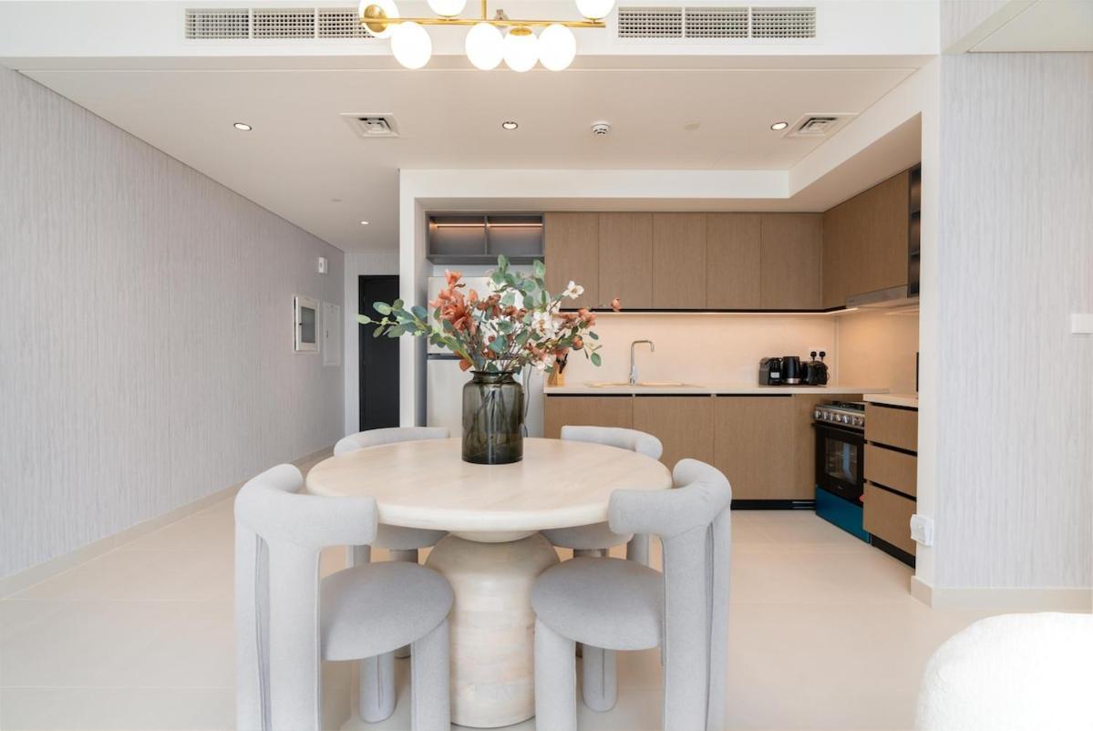 Luxury Furnished Unit In Downtown High Floor