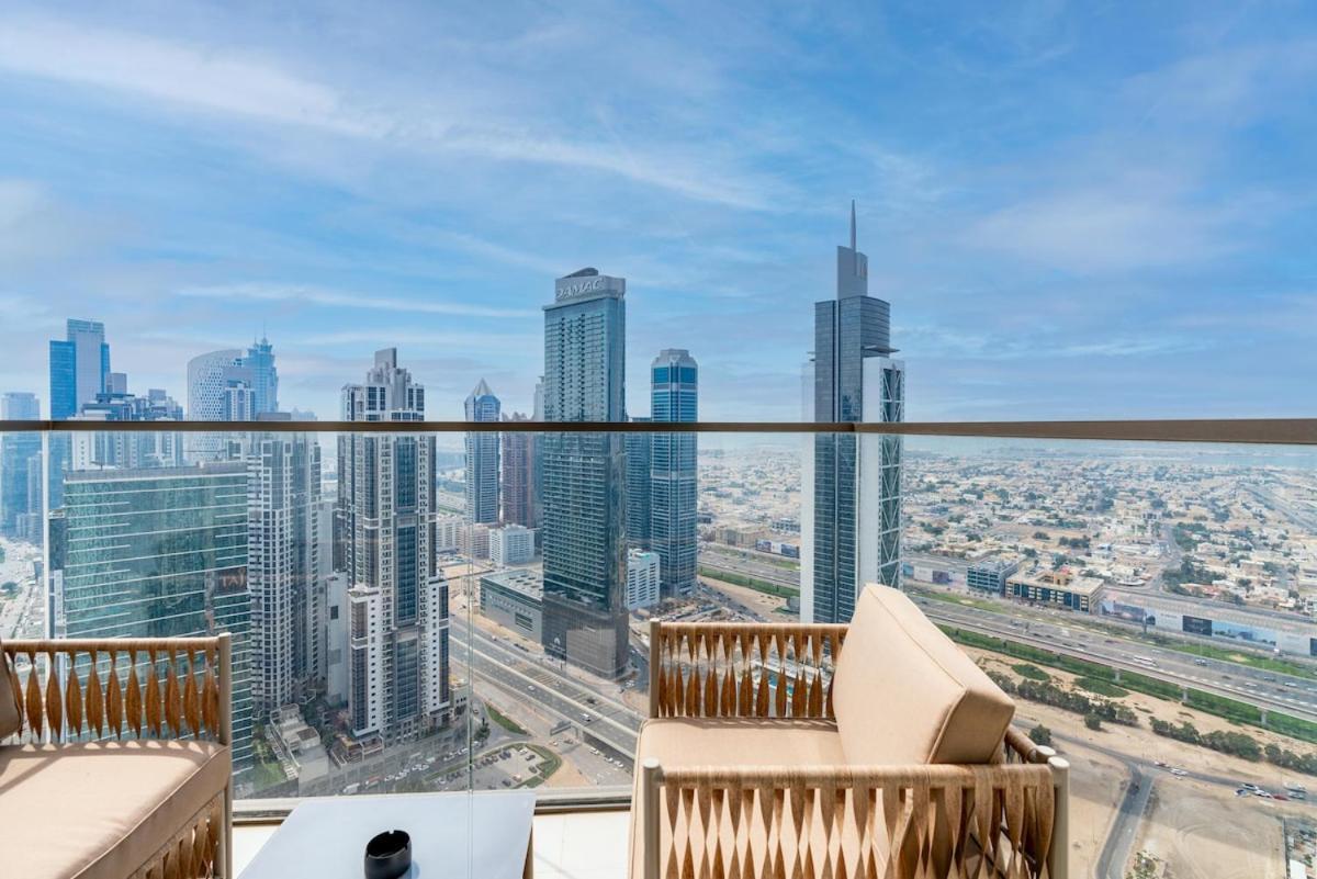 Luxury Furnished Unit In Downtown High Floor