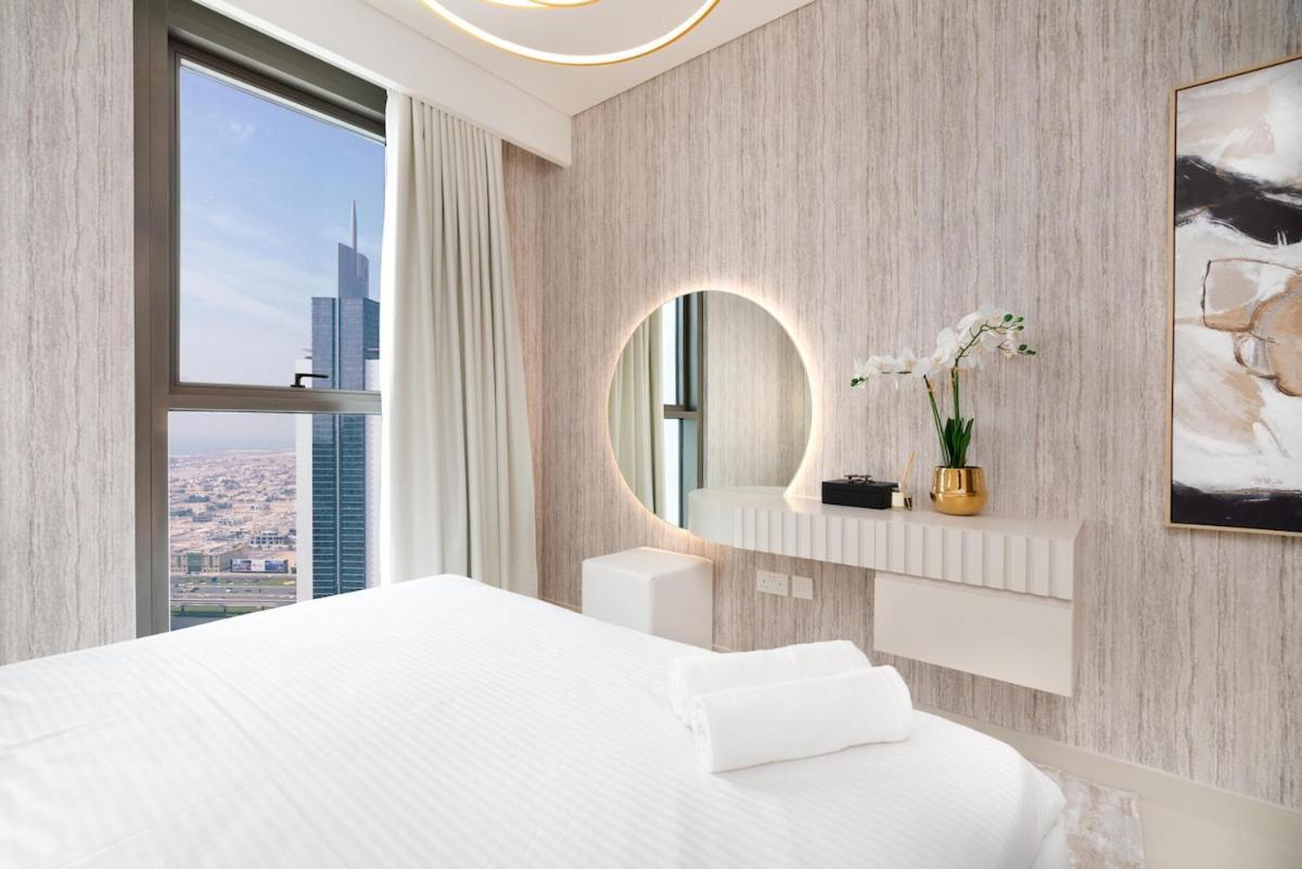 Luxury Furnished Unit In Downtown High Floor Apartment